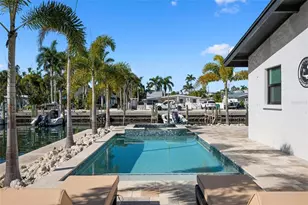 401 28th St, Holmes Beach, FL 34217 - Photo 42