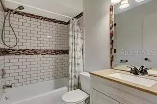 5645 Summerside Ln, Sarasota, FL 34231 - Photo 8