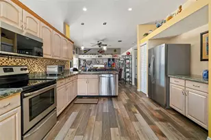 8072 Glenbrooke Ln, Sarasota, FL 34243 - Photo 4