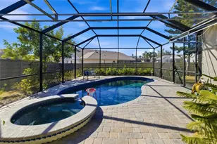 8072 Glenbrooke Ln, Sarasota, FL 34243 - Photo 2