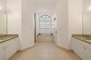 8072 Glenbrooke Ln, Sarasota, FL 34243 - Photo 28