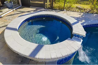 8072 Glenbrooke Lane, Sarasota, FL 34243 - Photo 8