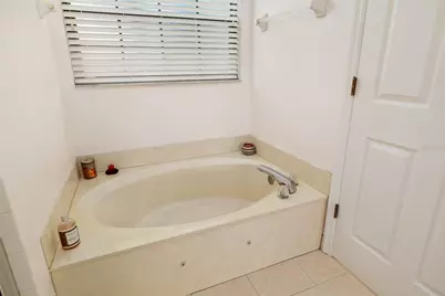 8072 Glenbrooke Lane, Sarasota, FL 34243 - Photo 34