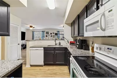 1000 Villagio Circle #105, Sarasota, FL 34237 - Photo 12