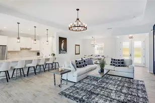 8144 37th Ave Cir W, Bradenton, FL 34209 - Photo 2