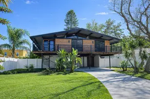 1942 New Hampshire Ave NE, Saint Petersburg, FL 33703 - Photo 2