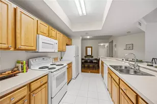 5721 Bentgrass Dr, Sarasota, FL 34235 - Photo 8