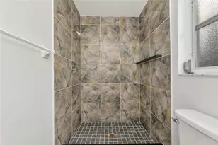 426 Pineview Dr, Venice, FL 34293 - Photo 24