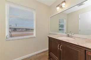 426 Pineview Dr, Venice, FL 34293 - Photo 16