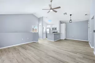 5651 Gardens Dr, Sarasota, FL 34243 - Photo 6