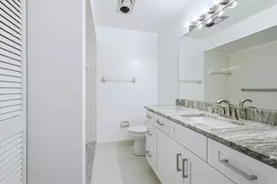 5651 Gardens Dr, Sarasota, FL 34243 - Photo 14