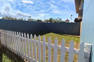 3001 Bee Ridge Rd, Sarasota, FL 34239 - Photo 14