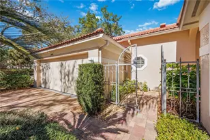 4076 Lyndhurst Ct, Sarasota, FL 34235 - Photo 6