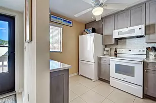 656 Bird Bay Cir, Venice, FL 34285 - Photo 6