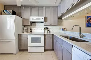 656 Bird Bay Cir, Venice, FL 34285 - Photo 8