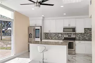 3675 Prudence Dr, Sarasota, FL 34235 - Photo 6