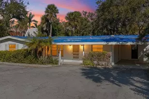 129 Pierson Ln, Sarasota, FL 34242 - Photo 2