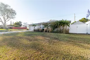 3408 Oxford Dr W, Bradenton, FL 34205 - Photo 4