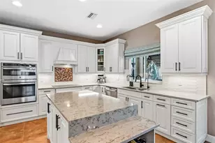 7020 Scrub Jay Dr, Sarasota, FL 34241 - Photo 12