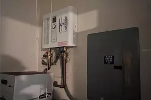 5221 Lake Village Dr, Sarasota, FL 34235 - Photo 12