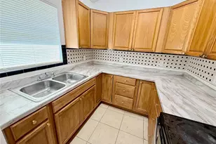 1427 45th Ave Cir W, Bradenton, FL 34207 - Photo 2
