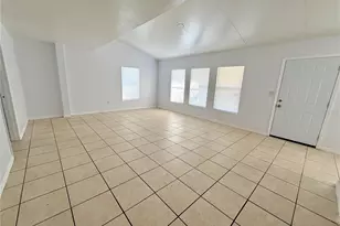 1427 45th Ave Cir W, Bradenton, FL 34207 - Photo 4