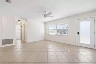 2806 Oxford Dr W, Bradenton, FL 34205 - Photo 8