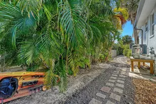 421 Island Cir, Sarasota, FL 34242 - Photo 48