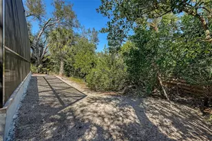 421 Island Cir, Sarasota, FL 34242 - Photo 46