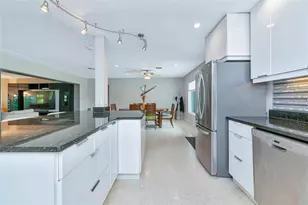 2639 Bougainvillea St, Sarasota, FL 34239 - Photo 16