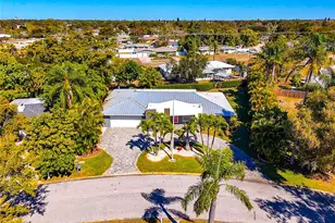 2639 Bougainvillea St, Sarasota, FL 34239 - Photo 2