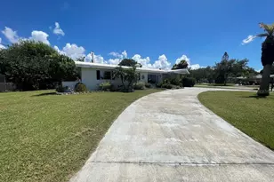 609 Shamrock Blvd, Venice, FL 34293 - Photo 2