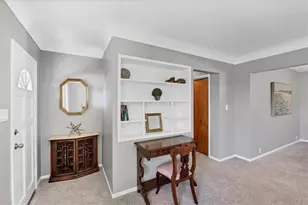 5201 Stevens Dr, Sarasota, FL 34234 - Photo 2