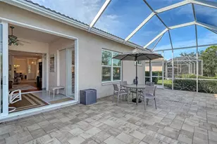 9429 Forest Hills Cir, Sarasota, FL 34238 - Photo 10