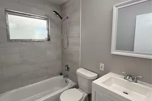 470 Briarwood Rd, Venice, FL 34293 - Photo 10