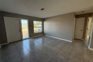 470 Briarwood Rd, Venice, FL 34293 - Photo 4