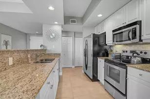 800 N Tamiami Trail, Sarasota, FL 34236 - Photo 10