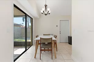 8215 Country Oaks Ct, Sarasota, FL 34243 - Photo 10