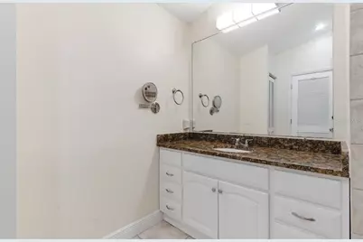 8215 Country Oaks Court, Sarasota, FL 34243 - Photo 22