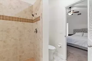 8215 Country Oaks Ct, Sarasota, FL 34243 - Photo 24