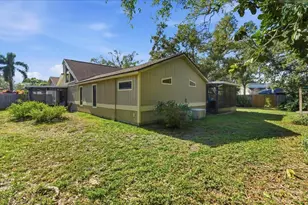 8215 Country Oaks Ct, Sarasota, FL 34243 - Photo 42