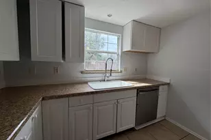 3631 Meyer Pl, Sarasota, FL 34239 - Photo 4