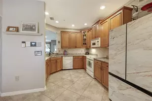 3659 Parkridge Cir, Sarasota, FL 34243 - Photo 10