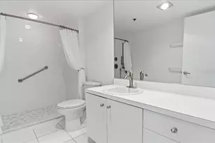 1065 Gulf Of Mexico Dr, Longboat Key, FL 34228 - Photo 34