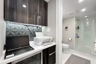 101 S Gulfstream Ave Ave, Sarasota, FL 34236 - Photo 10