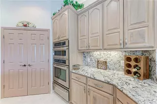 8383 Cypress Hollow Dr, Sarasota, FL 34238 - Photo 18