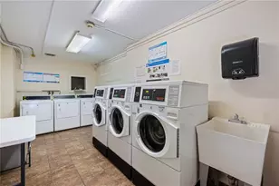 1540 Glen Oaks Dr E, Sarasota, FL 34232 - Photo 16