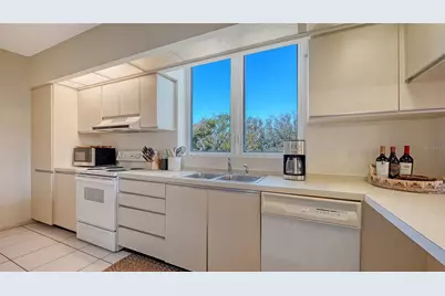 1085 Gulf Of Mexico Drive #205, Longboat Key, FL 34228 - Photo 20