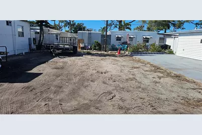 69 W 4th Street W #69-4, Bradenton, FL 34210 - Photo 2
