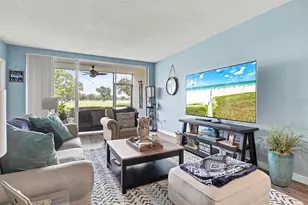 7461 W Country Club Dr N, Sarasota, FL 34243 - Photo 6